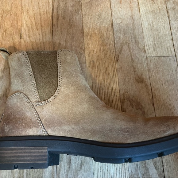 Tan Ugg Harrison Chelsea Boots -Mismatched Sizes- - Picture 2 of 6